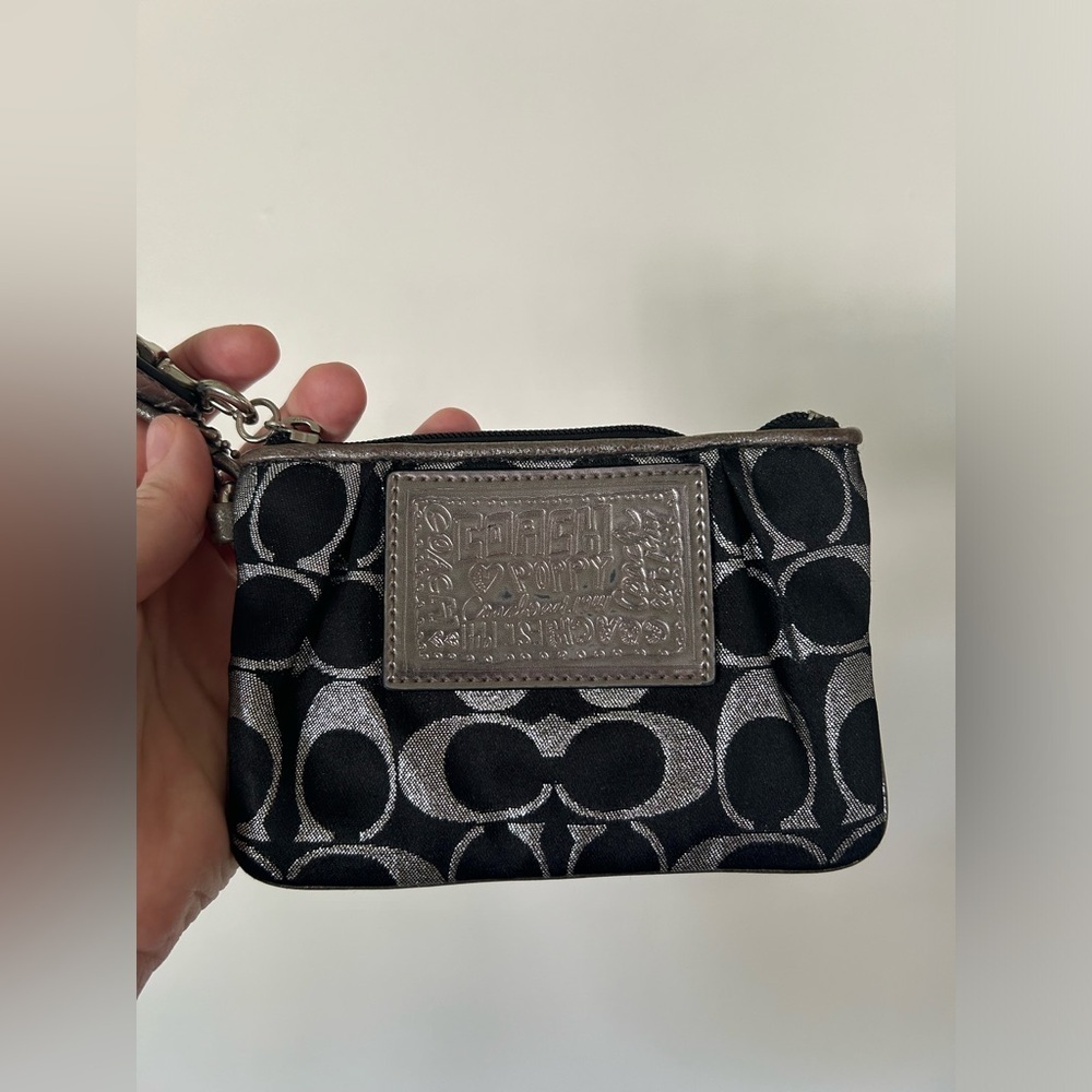 DO NOT BUY!!! Coach Poppy Wristlet - Picture 2 of 9